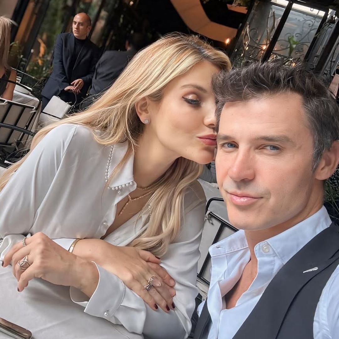 Leonardo García se compromete con su novia Flaminia Villagrán, en Guatemala
