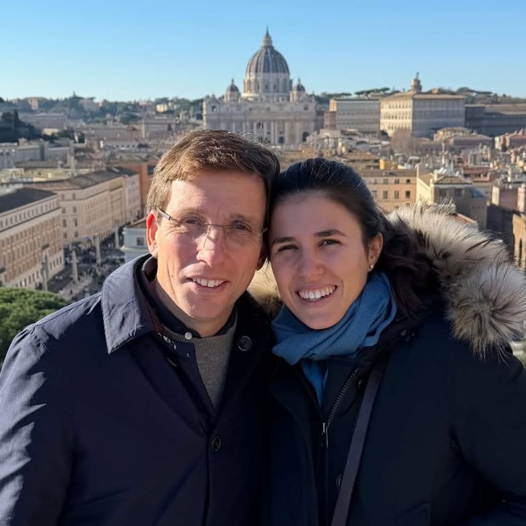 El viaje a Roma de José Luis Martínez-Almeida y Teresa Urquijo, tras el susto por el ingreso de Teresa de Borbón-Dos Sicilias, abuela de ella