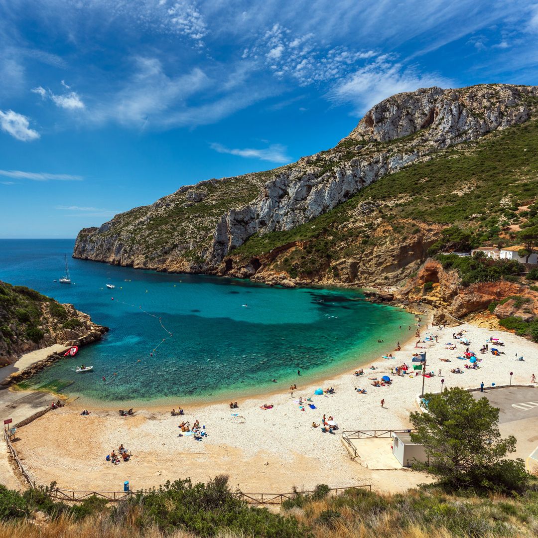Cala de la Granadella, Jávea, entre las playas más bonitas de España para el verano 2025