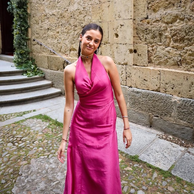 Victoria Federica con vestido fucsia de invitada