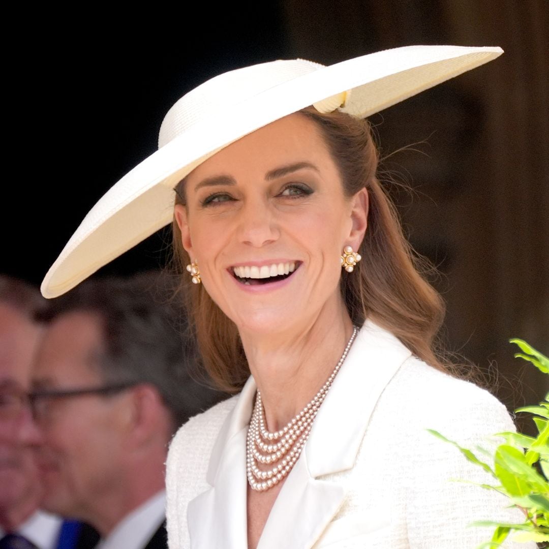 Kate Middleton, imparable en Windsor, acude al desfile del Día de la Jarretera: de blanco y con gran pamela