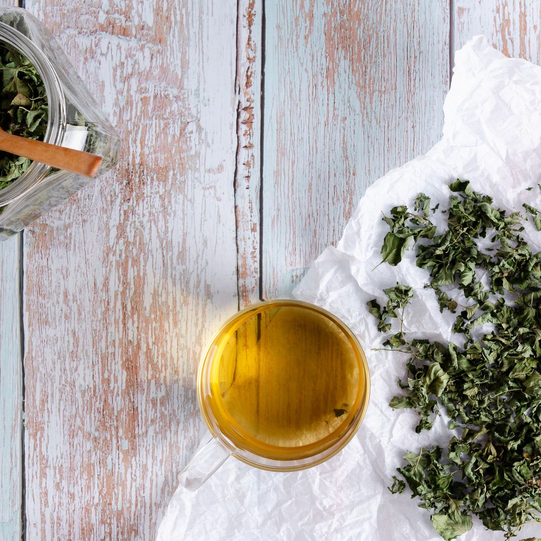 Infusiones saludables mesa de madera, vaso