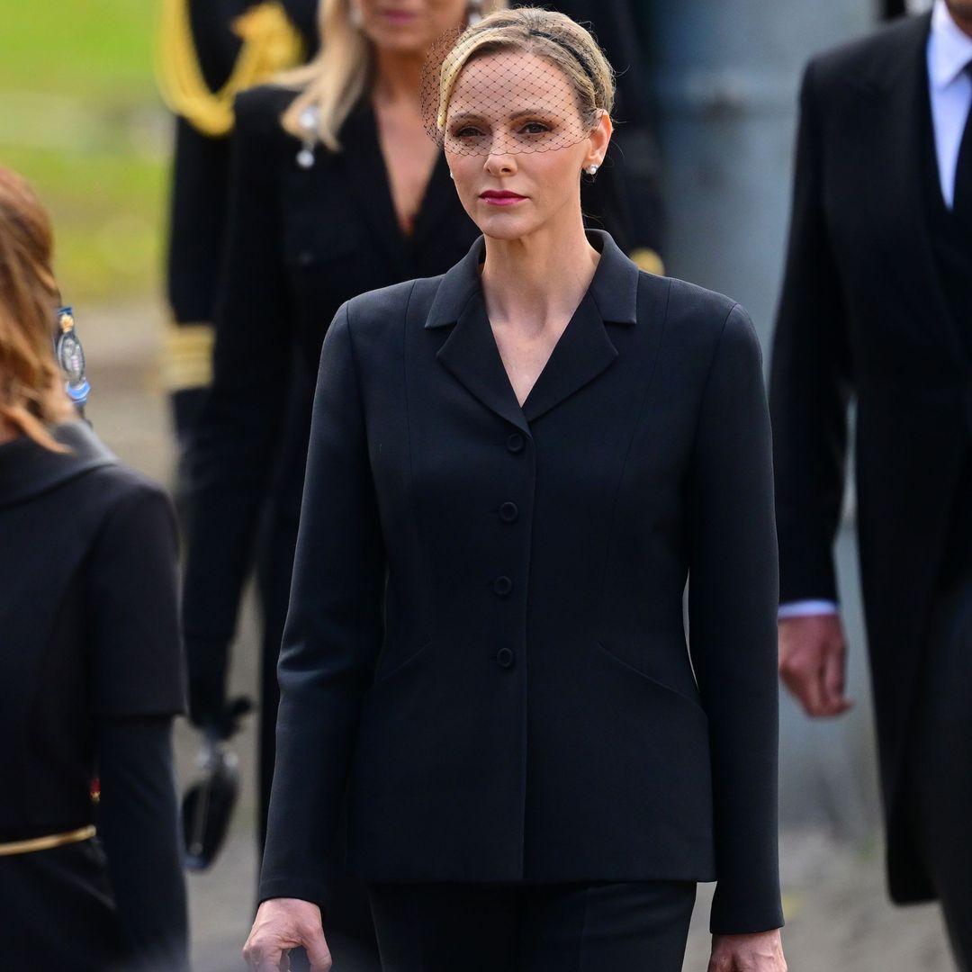 Charlene de Mónaco, con pantalón en el funeral: nuestra experta en protocolo analiza si cumple con la etiqueta