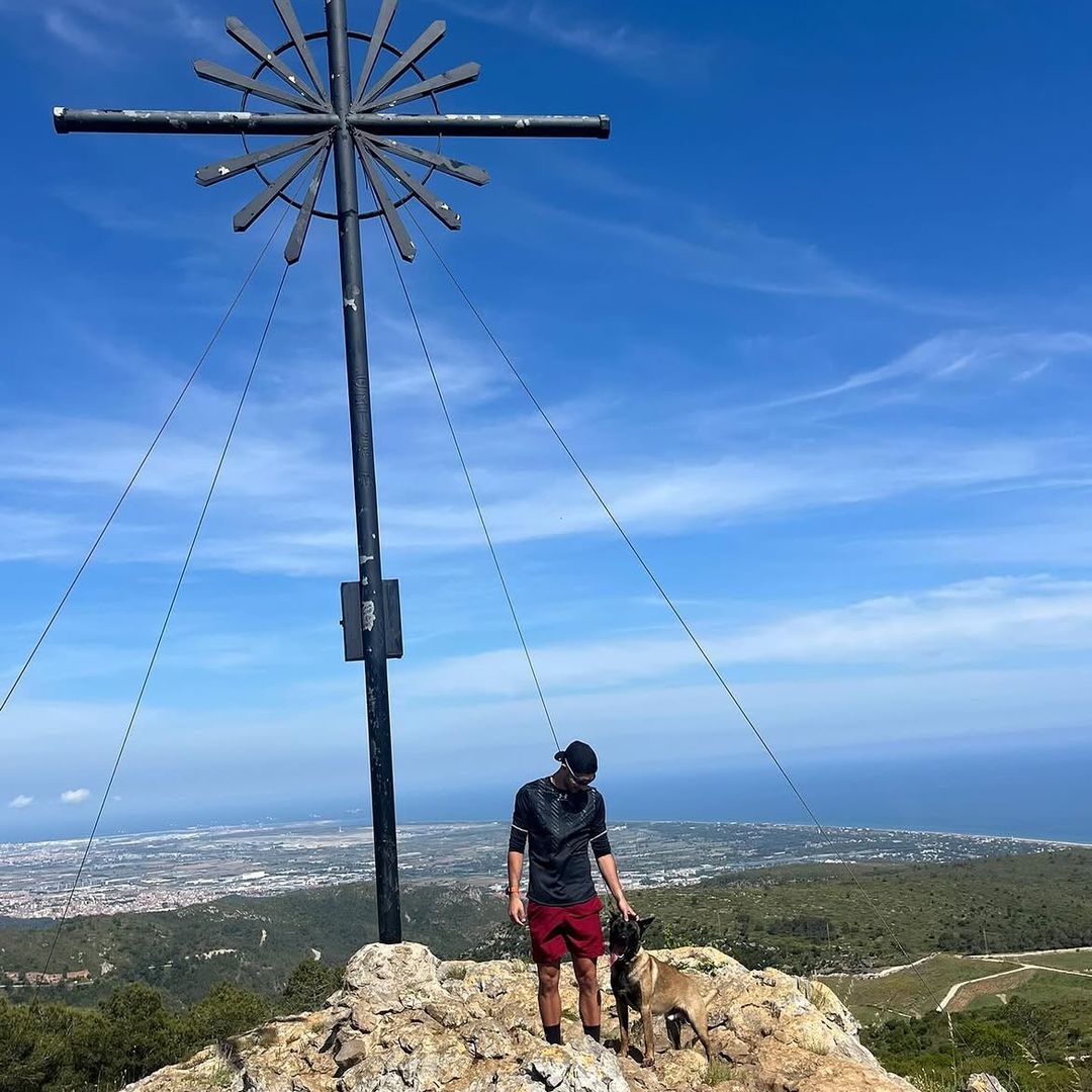 Ferrán Torres en la cumbre del Cim de la Morella, Sierra Calderona, Valencia