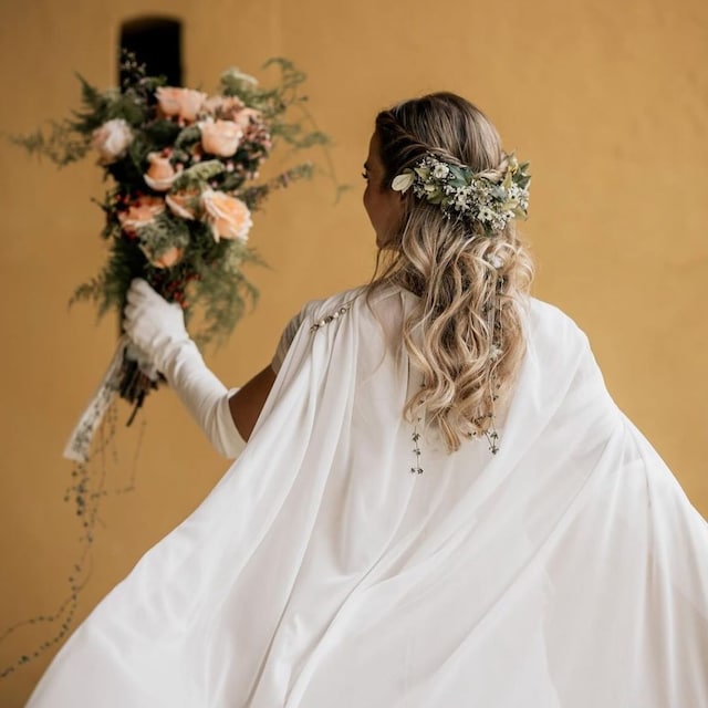 Novia con flores en el pelo naturales