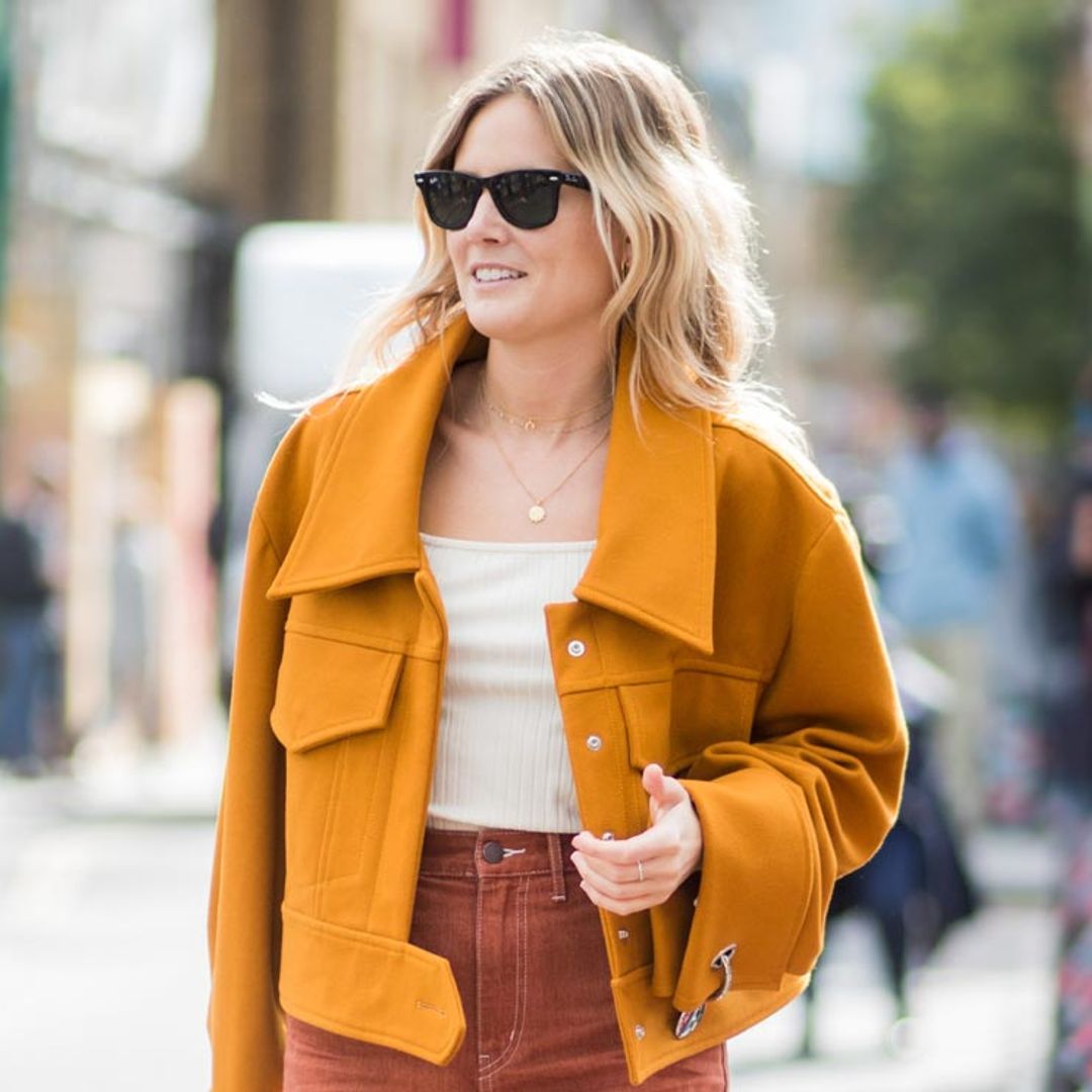 Copia las 5 apuestas 'comfy' de Lucy Williams que llevarás antes del verano