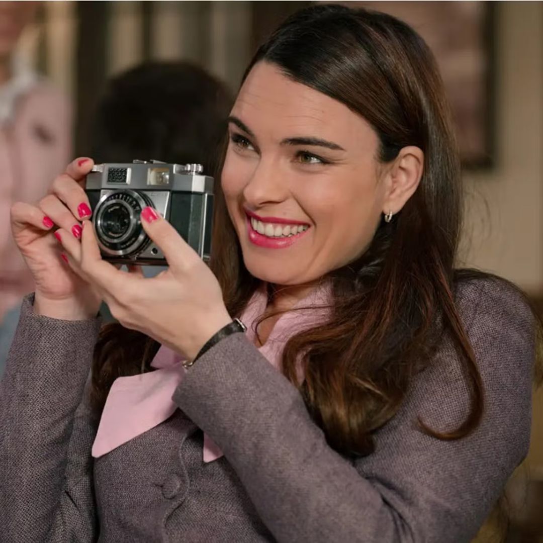 Alba Brunet vuelve a 'Sueños de libertad' tras su maternidad y revoluciona el set con su bebé y un cambio de look