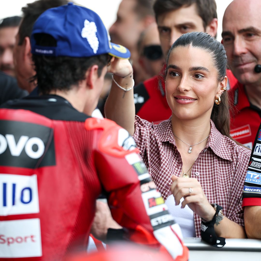 Gemma Pinto, el gran apoyo de Marc Márquez en el polémico arranque del Mundial de MotoGP: la imagen que lo dice todo
