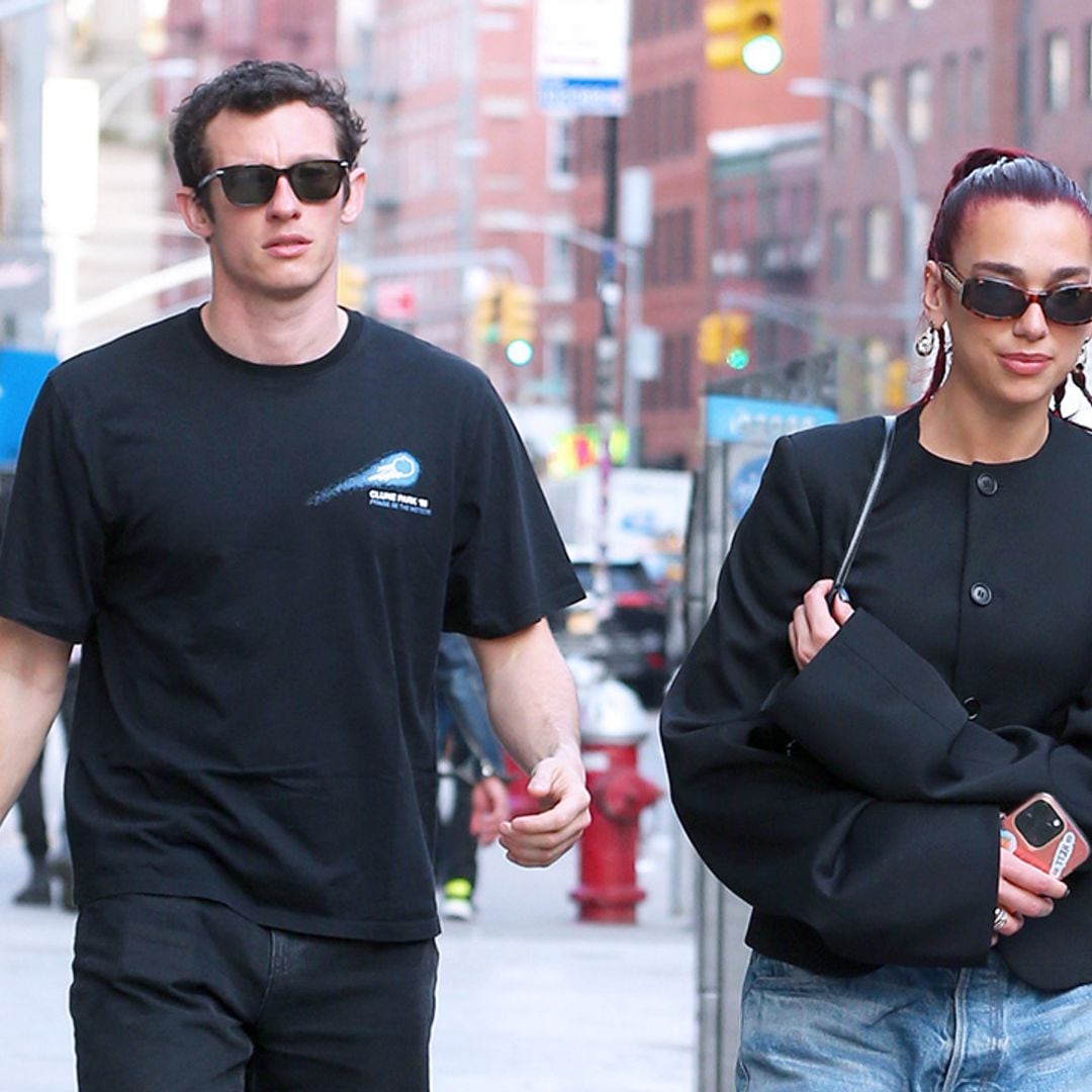 El look básico de Dua Lipa para una cita romántica con su novio, el actor Callum Turner, en Nueva York