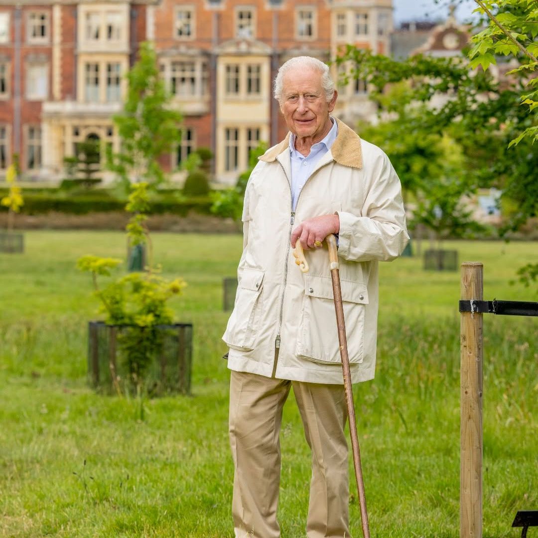 Tras el bolso de lana de la reina Letizia, Carlos III apuesta también por piezas artesanales de pelo de cordero