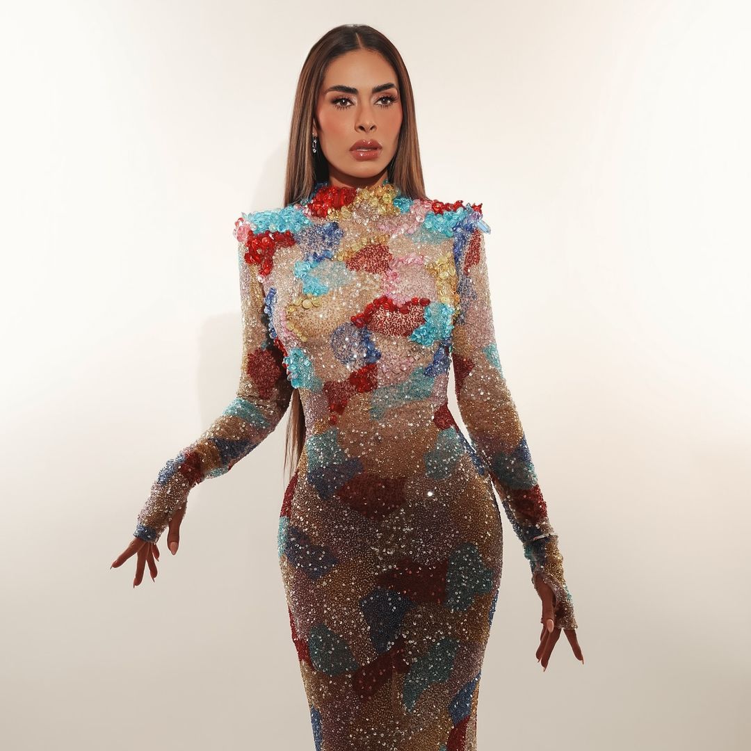 Galilea Montijo revela su silueta con un deslumbrante vestido multicolor bañado en cristales