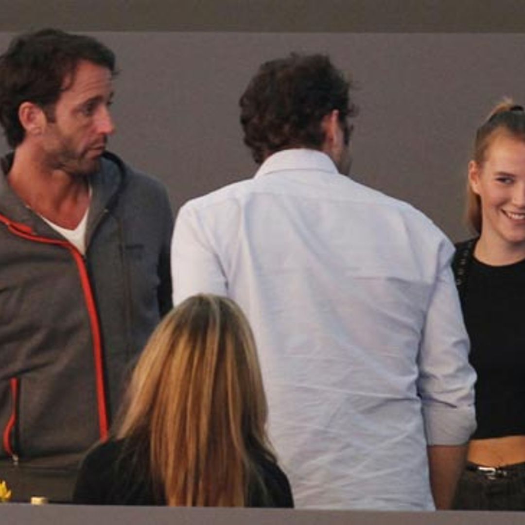 Álvaro Muñoz Escassi, jornada en la hípica con su hija y su ex Lara Dibildos