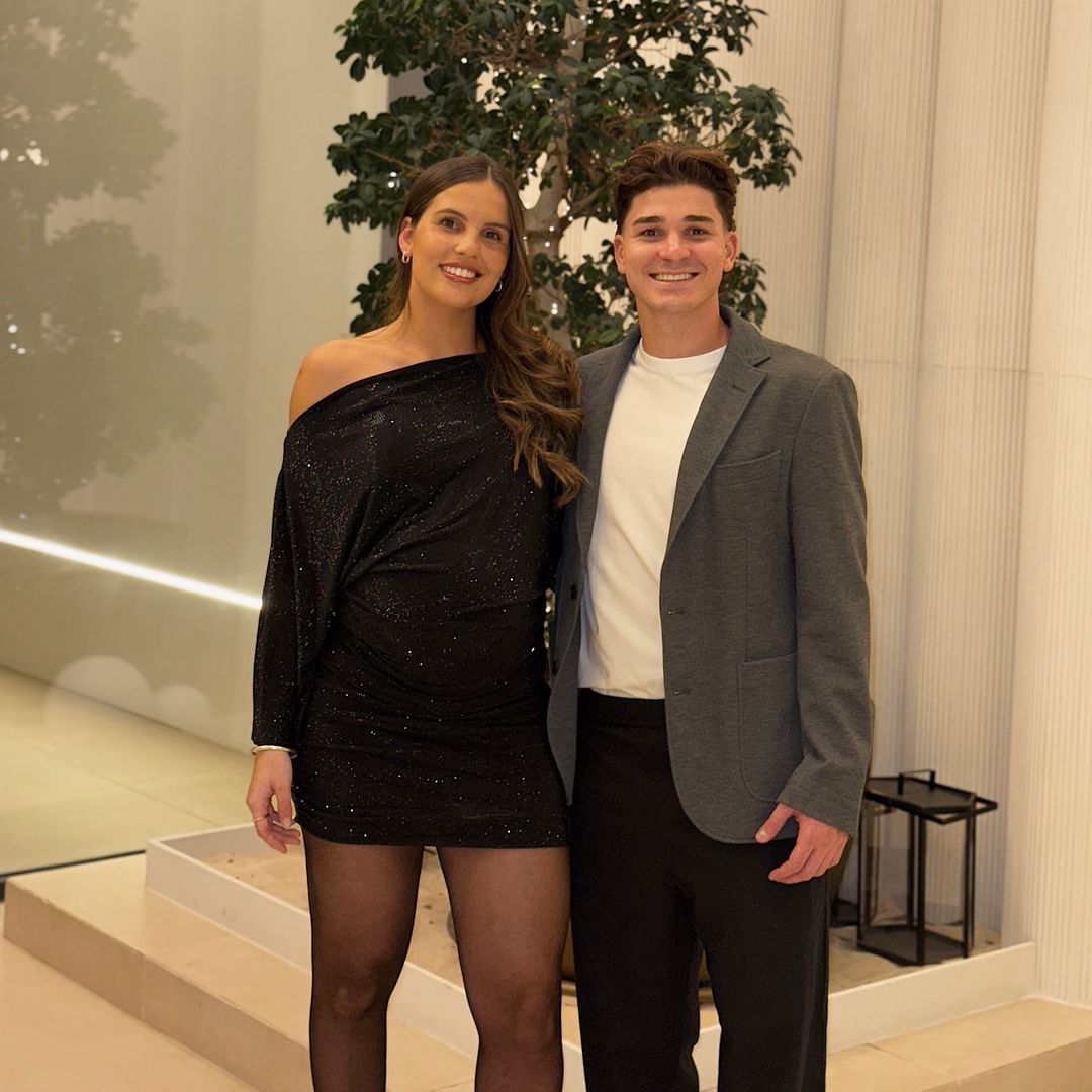 La otra cara de Julián Álvarez, futbolista del Atlético de Madrid: un refugio familiar con arte, un salón abierto al jardín, gimnasio y piscina