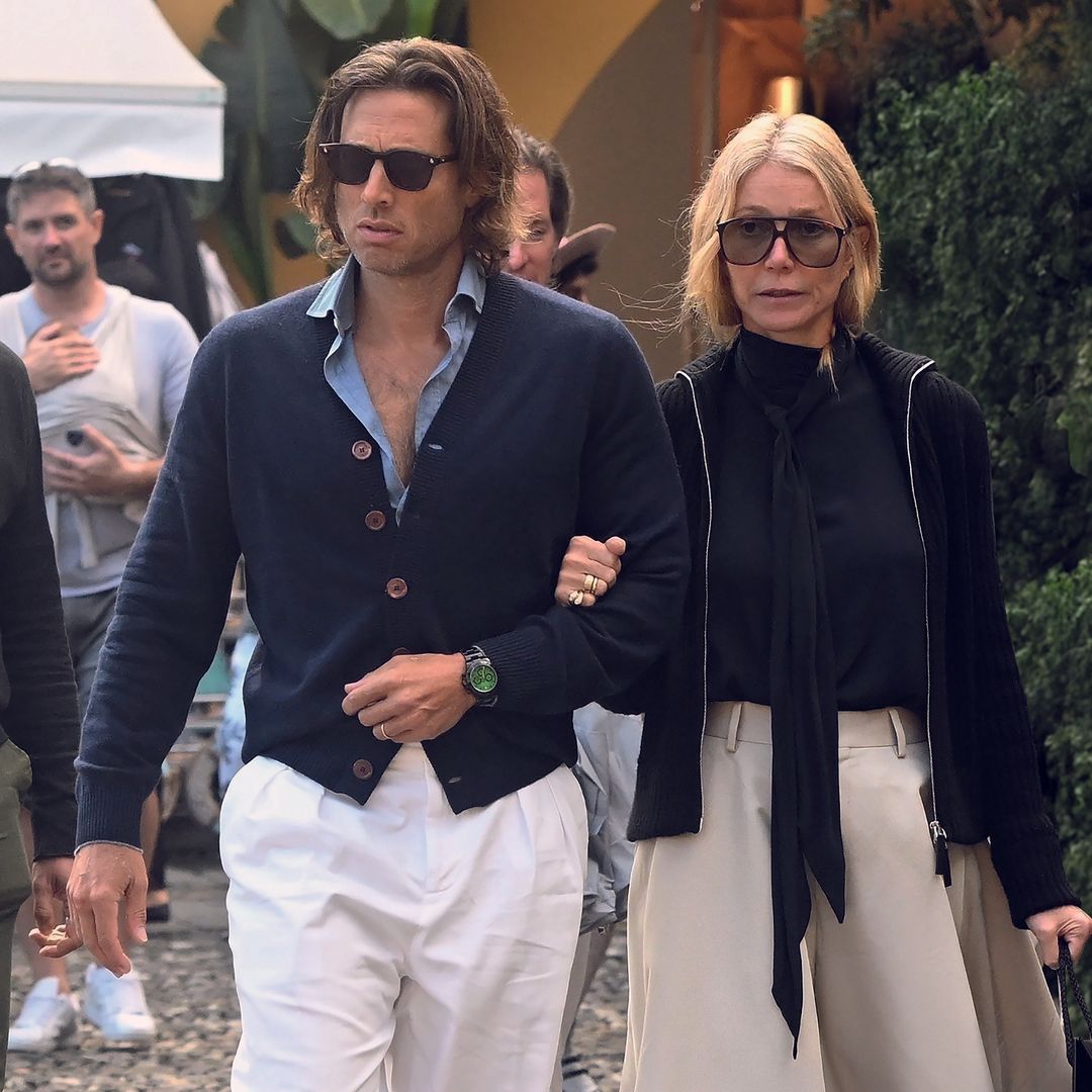 Un imagen de otra época: Gwyneth Paltrow y Brad Falchuk, una pareja 'retro' de triple celebración en Portofino