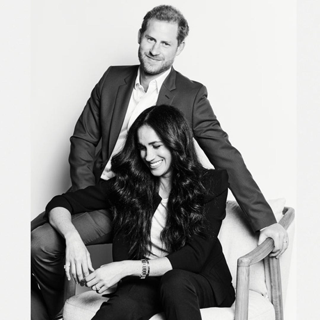 Gran complicidad y un significativo detalle: los duques de Sussex posan juntos para su nuevo proyecto