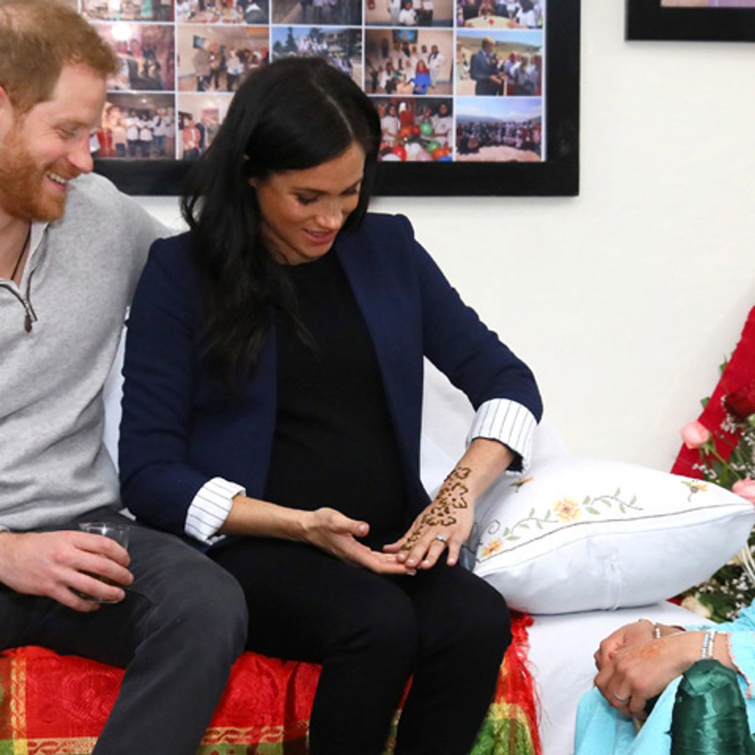 Meghan Markle se atreve ¡con un tatuaje de henna!... y otras anécdotas de su primer día en Marruecos