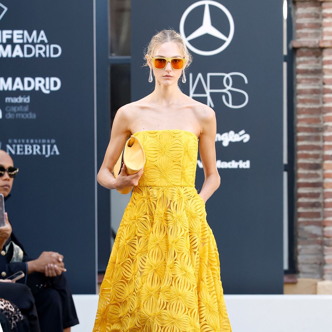 Maison Mesa nos propone una última noche de baile: prendas vaporosas y un abanico de colores que contagian de glamour y libertad