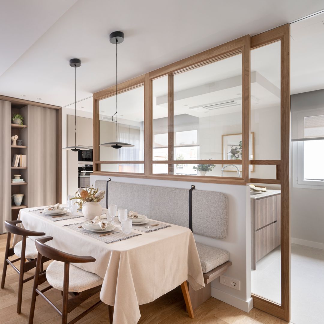 Cocinas que se llenan de luz: ideas con cerramientos y ventanales que renuevan el espacio