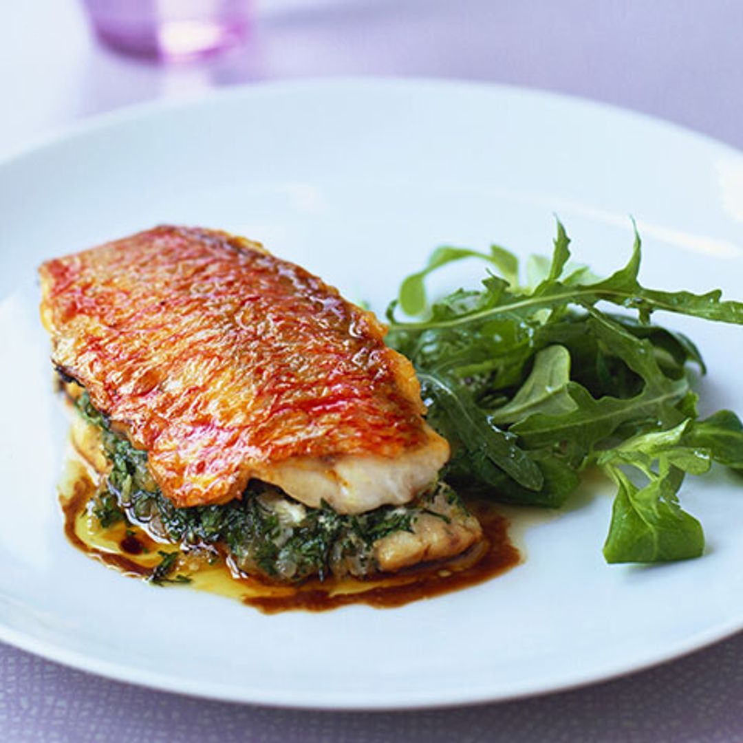 Salmonetes rellenos de setas y verduras