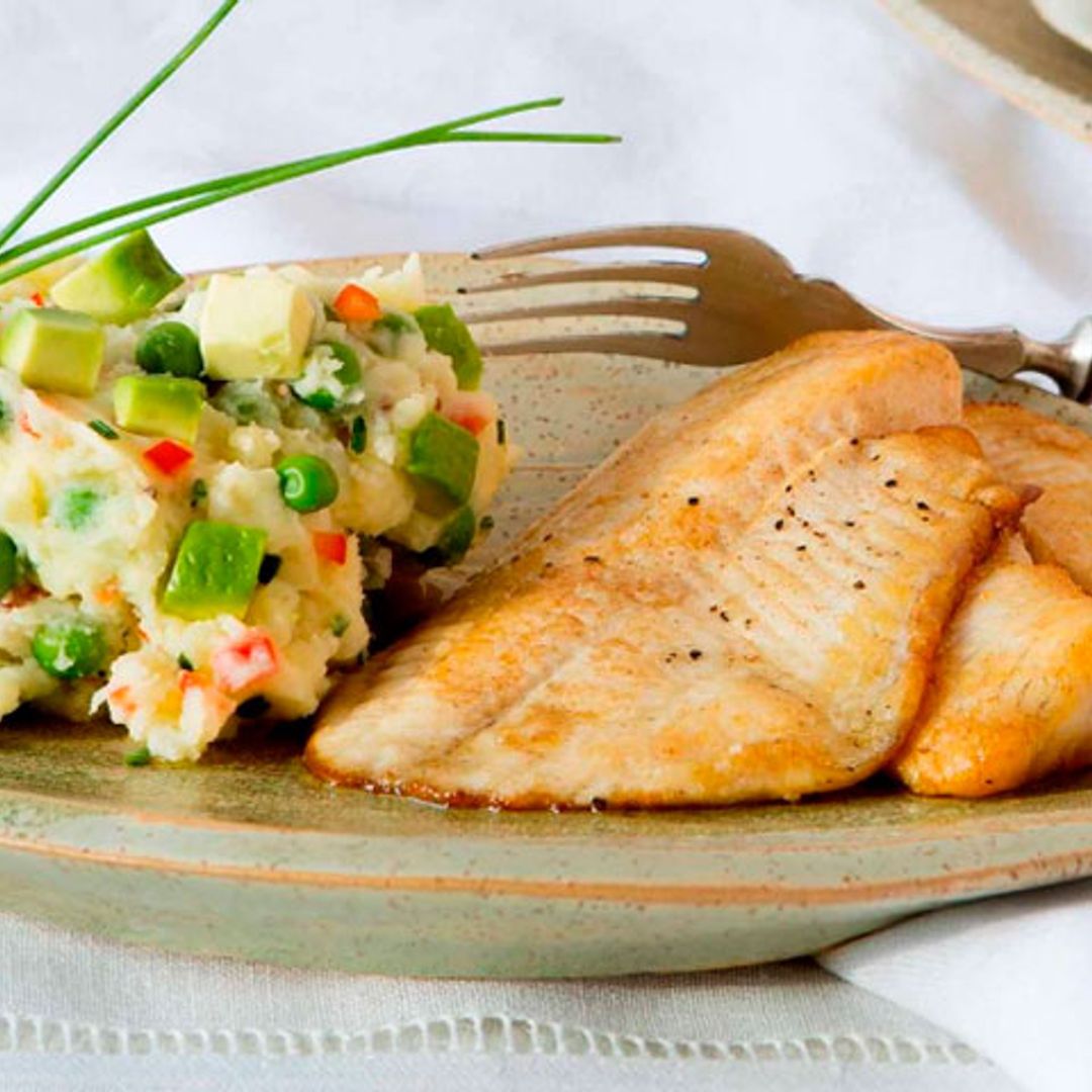 Tilapia con puré rústico y aguacate