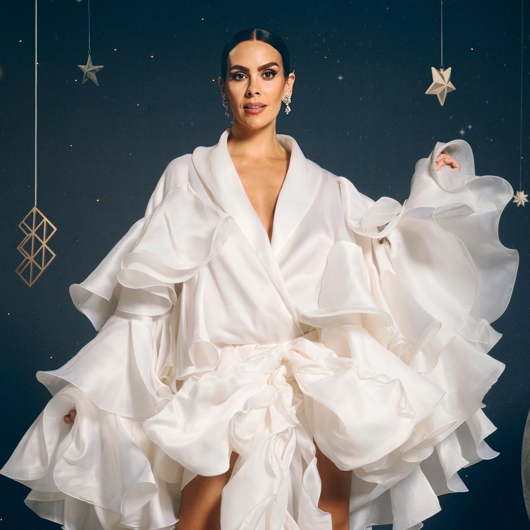 Cristina Pedroche enfila la recta final antes de las Campanadas: deslumbra con su look etéreo y da pistas del secreto mejor guardado