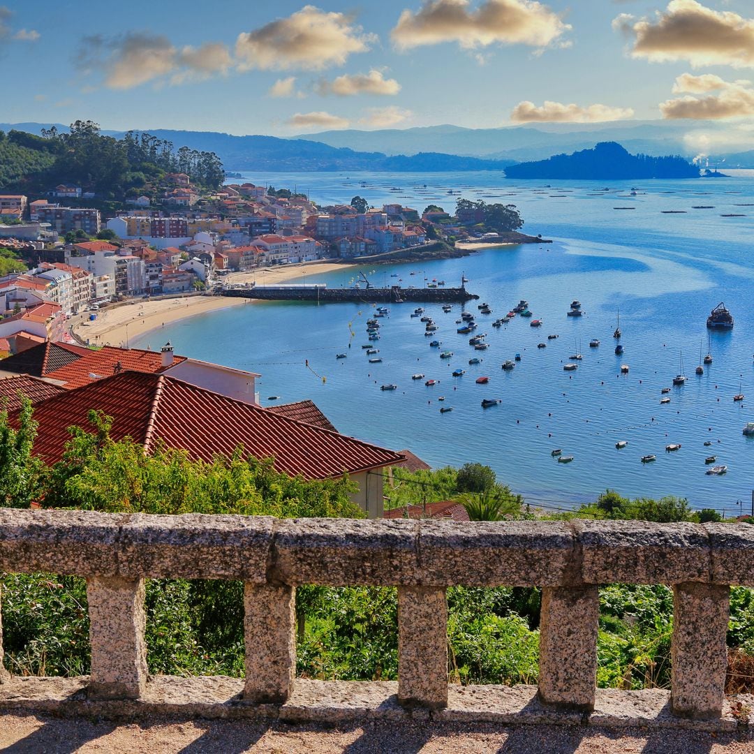 Panorámica de Raxo y la ría de Pontevedra