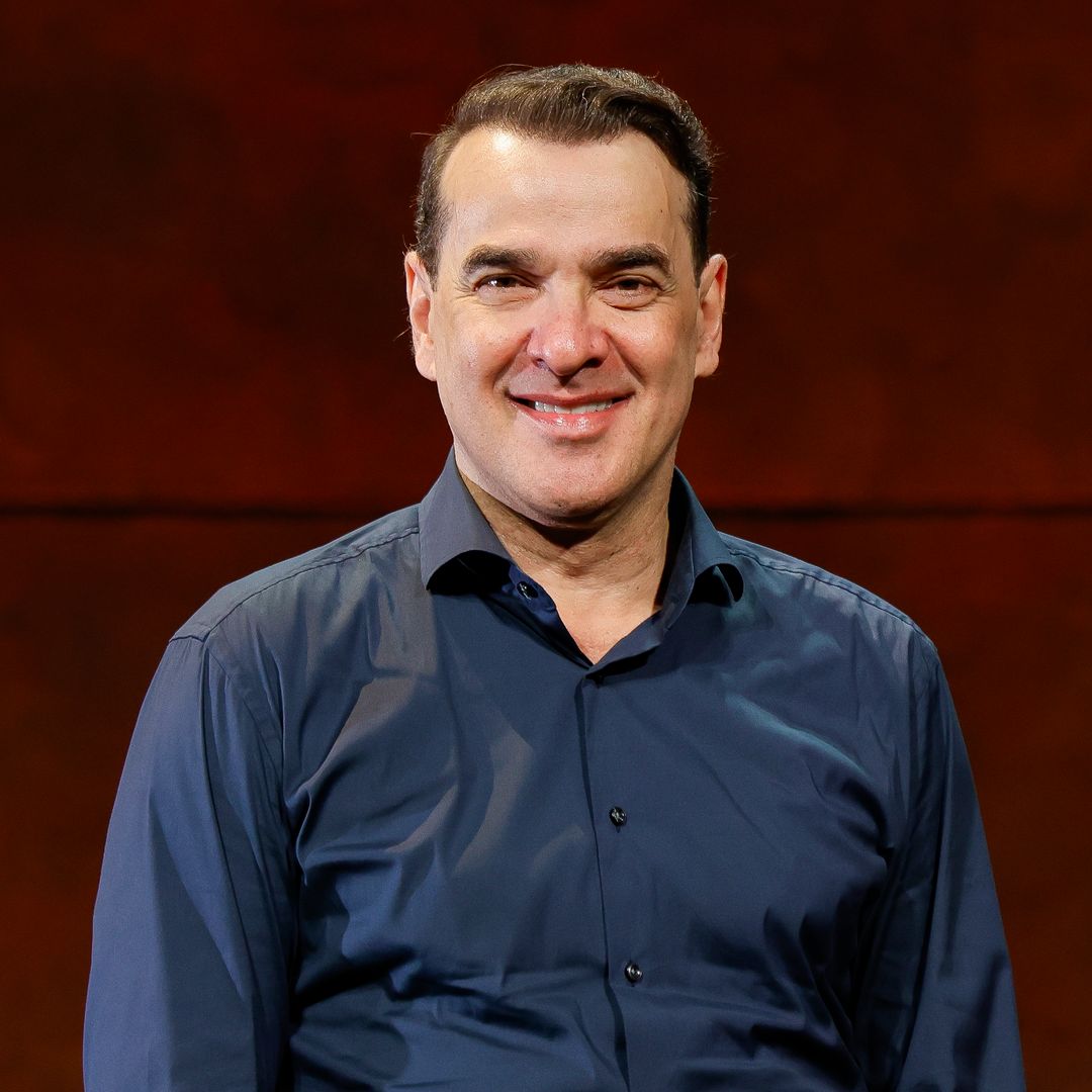 Luis Merlo rescata una emocionante foto de su infancia con sus padres, dos jovencísimos Carlos Larrañaga y María Luisa Merlo