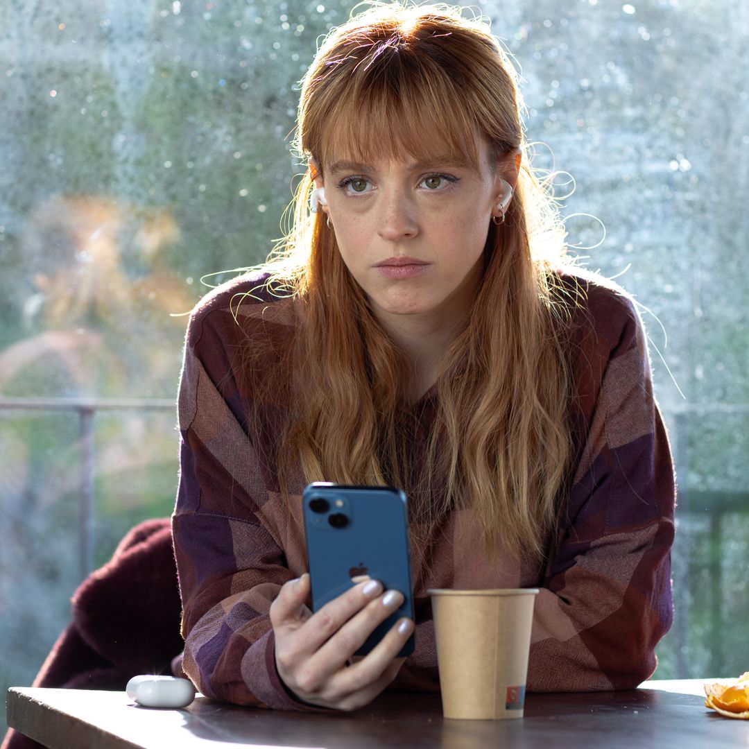 Fotograma de la serie El cuco de cristal, de Netflix