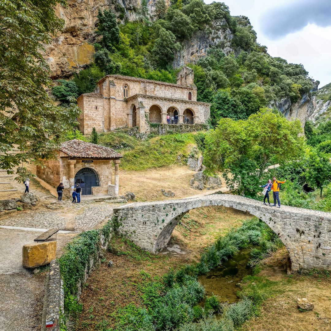 Ni Orbaneja ni Frías: el pueblo de Burgos que esconde cascadas infinitas y que pocos conocen