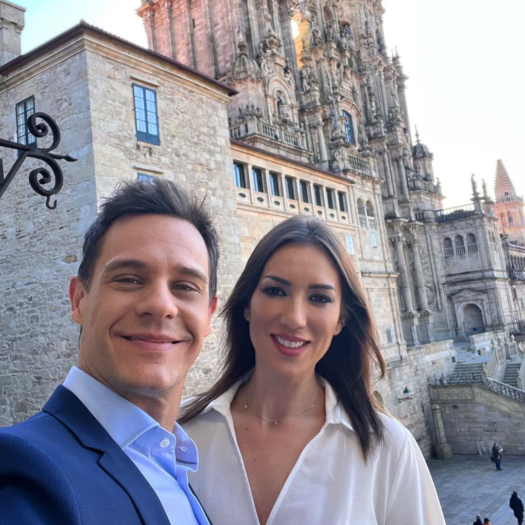 Patricia Pardo y Christian Gálvez en la catedral de Santiago