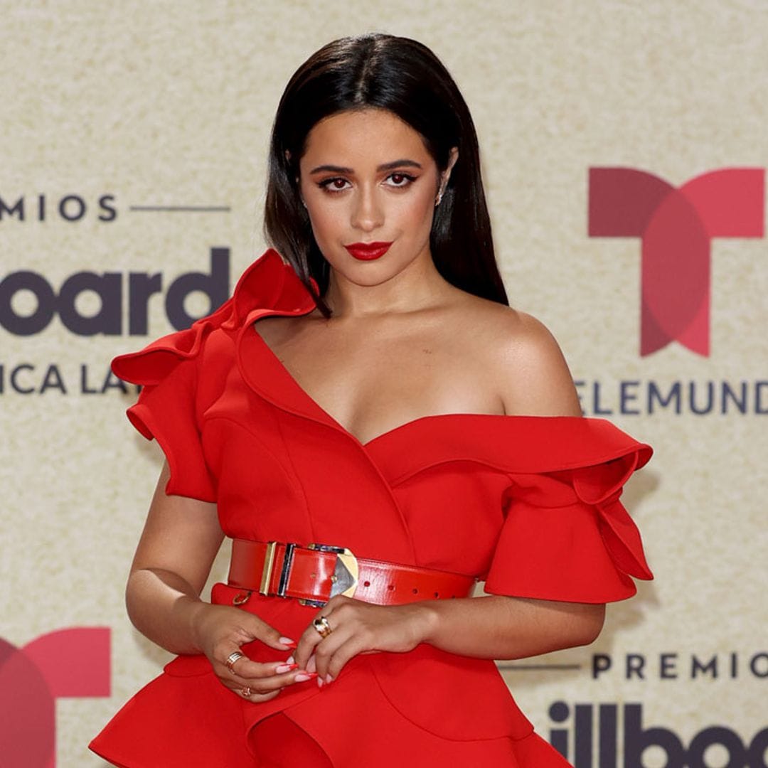 Camila Cabello sigue el truco de estilo de Kate Middleton ante cualquier fiesta navideña