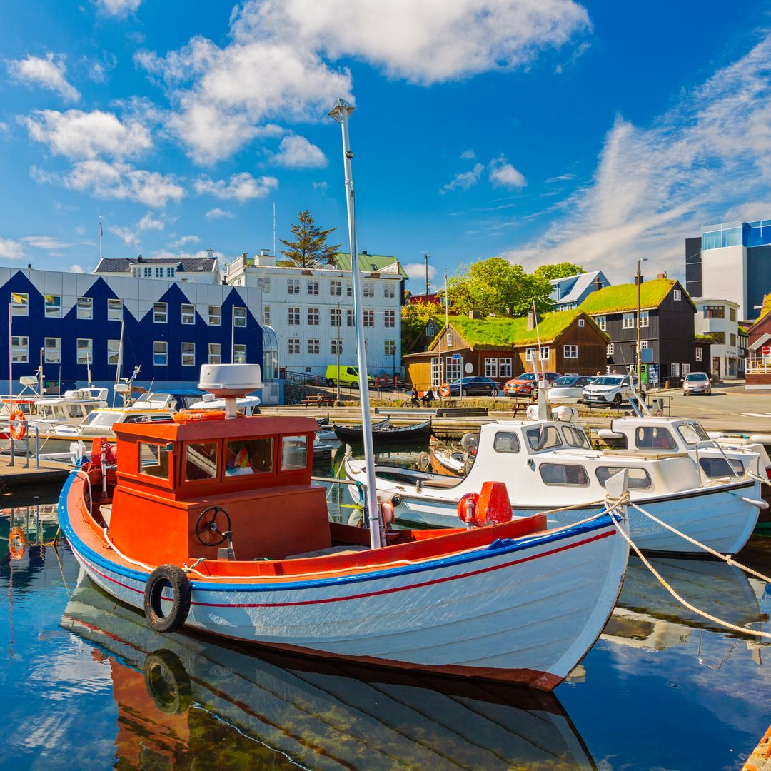Puerto de Tórshavn, la capital de las Islas Feroe, Dinamarca