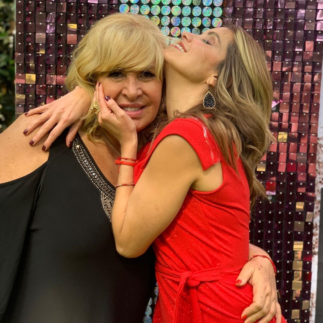 Andrea Escalona se conmueve al recordar a su madre, Magda Rodríguez, en uno de sus últimos cumpleaños juntas