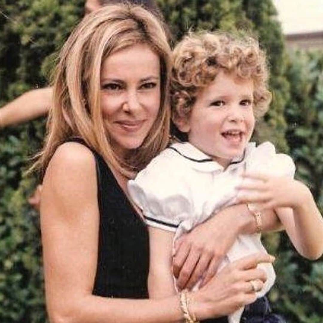 Travieso, tierno, divertido... Ana Obregón recuerda los adorables momentos de la infancia de Álex