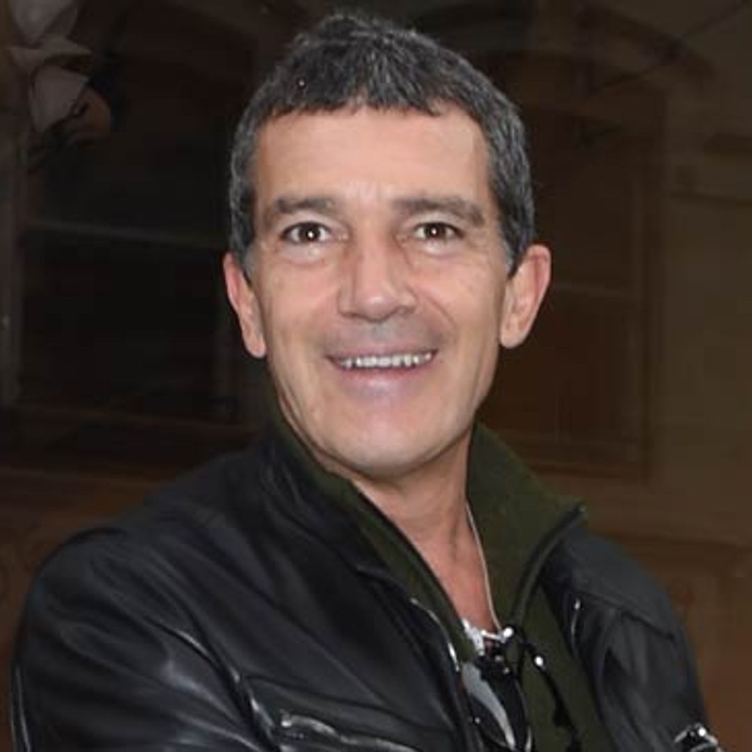 Antonio Banderas toma nota de una diseñadora de éxito, Victoria Beckham