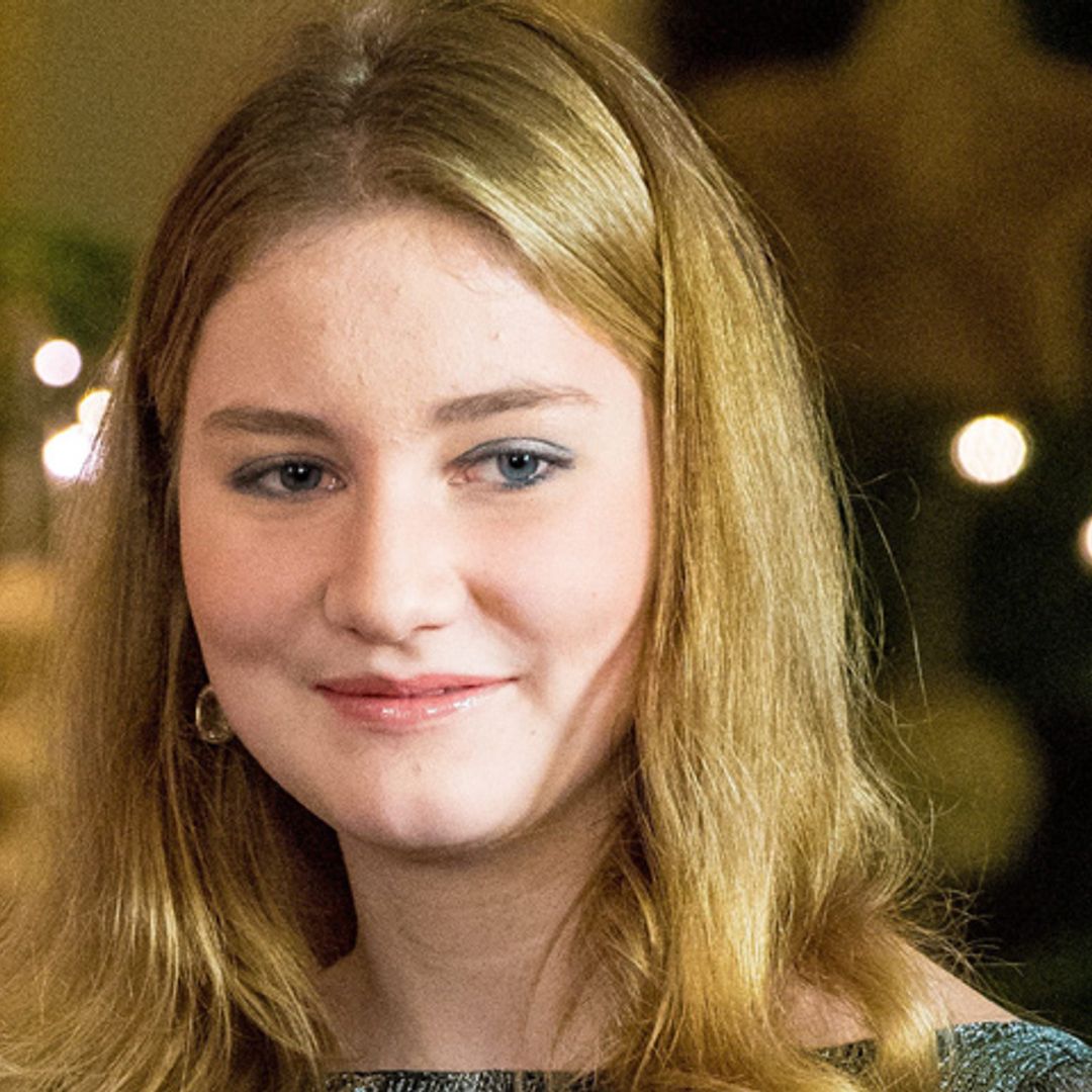 Elisabeth de Bélgica, una heredera que deslumbra vestida de largo por Navidad