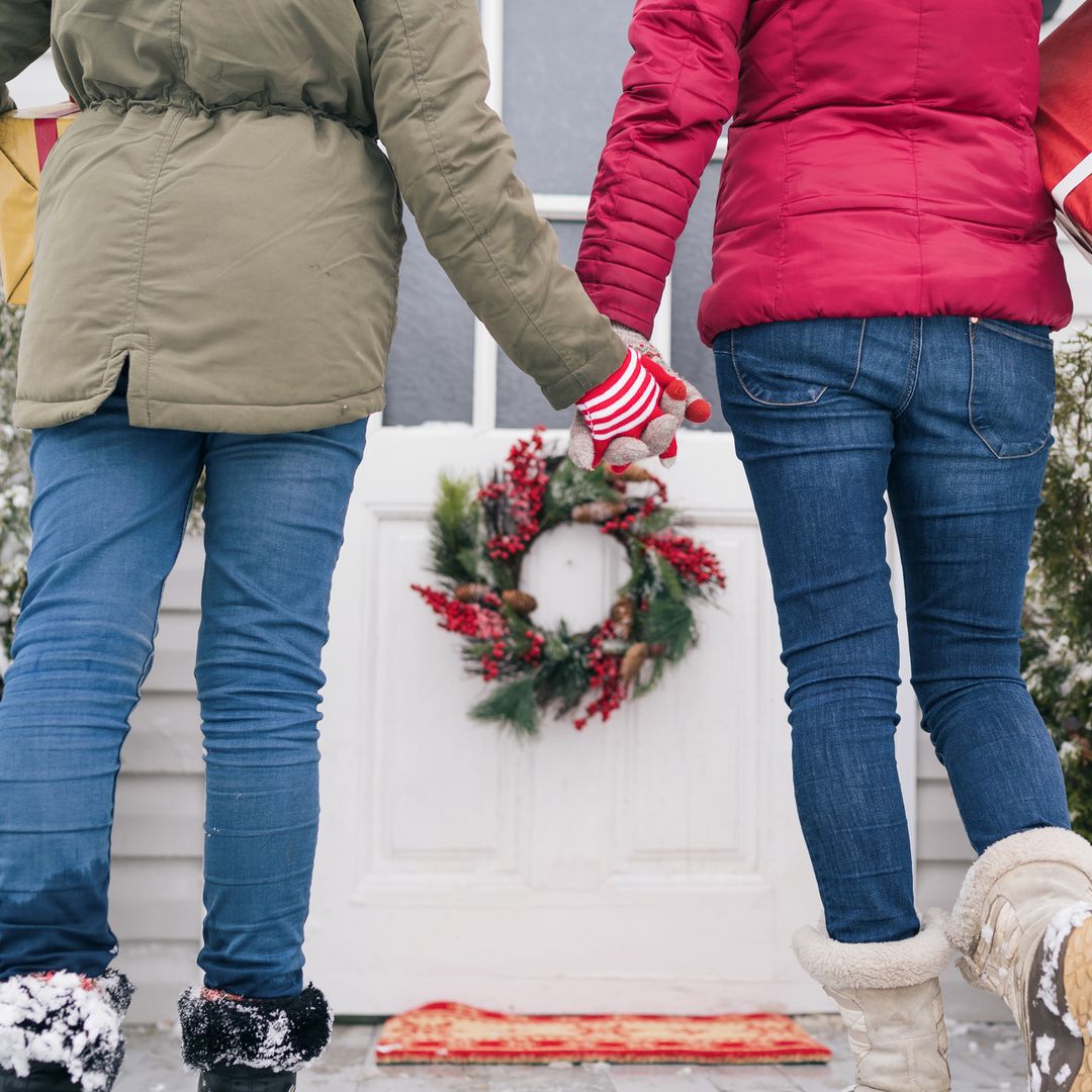 Decora tu casa empezando por la puerta: 8 felpudos de Navidad que no vas a querer quitar nunca