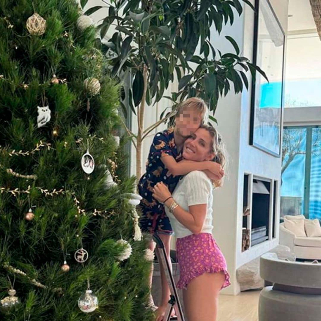 Ya es Navidad en casa de Elsa Pataky: este es el impresionante árbol que ha montado con sus hijos y su sobrina