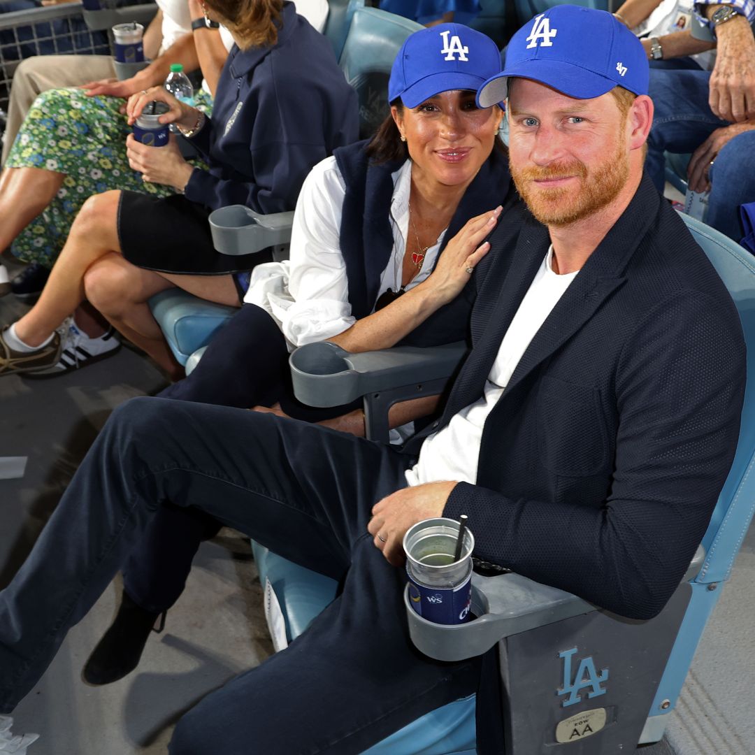 El príncipe Harry y Meghan Markle disfrutaron del juego de beisbol entre Los Angeles Dodgers y los Toronto Blue Jays,