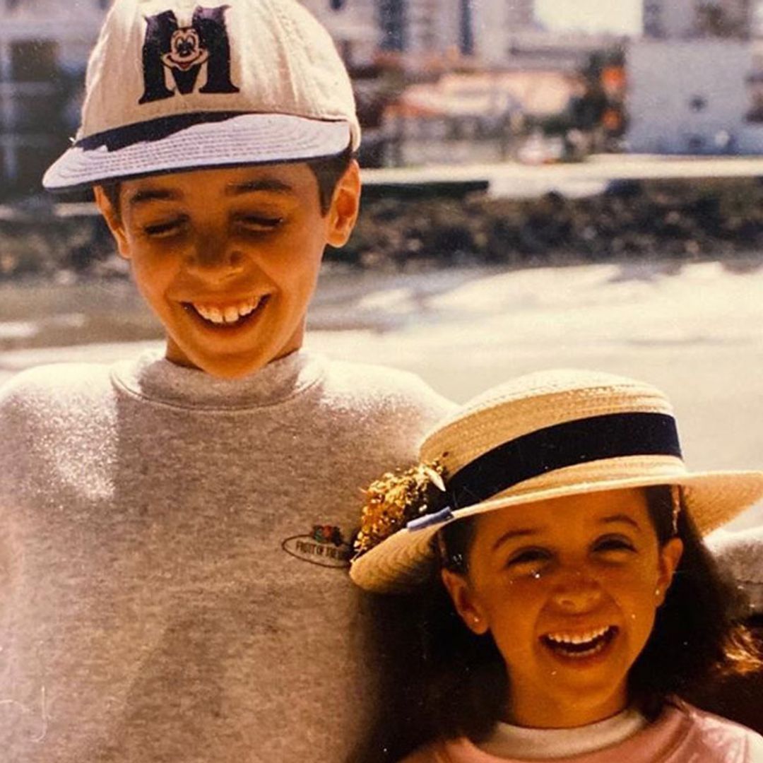 Adivina quiénes son estos dos hermanos del mundo de la televisión