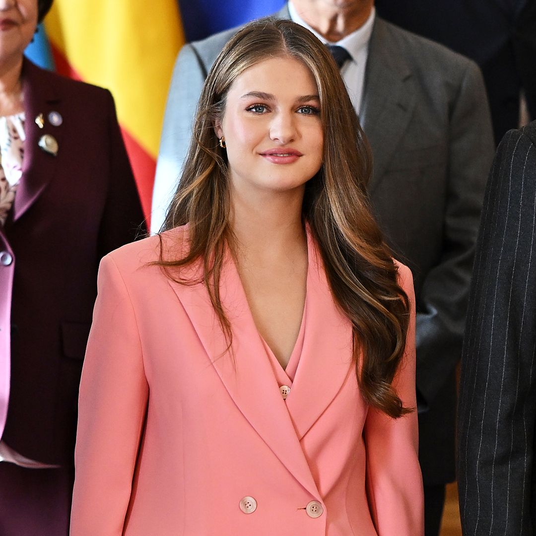 EN DIRECTO: la princesa Leonor debuta en solitario en el recibimiento a los galardonados en el Salón Covadonga