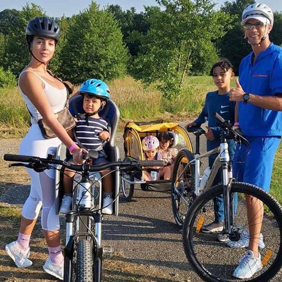 ¡No les falta detalle! Cristiano Ronaldo, Georgina y los pequeños de la casa, de excursión en bicicleta