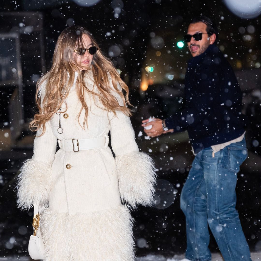 Sydney Sweeney y su prometido protagonizan una pelea de bolas de nieve 