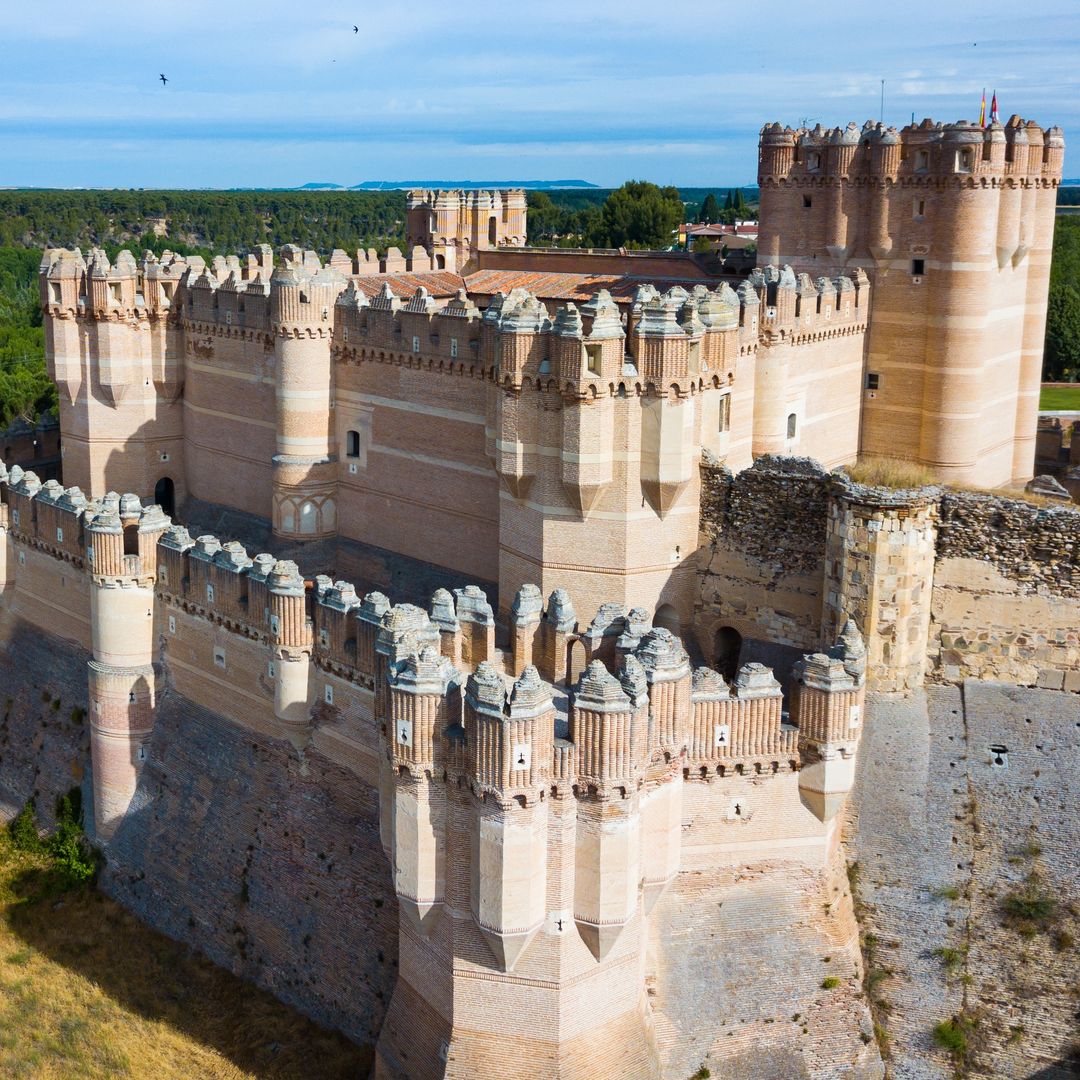 Pocos lo conocen, pero este castillo de Segovia es uno de los más impresionantes de España