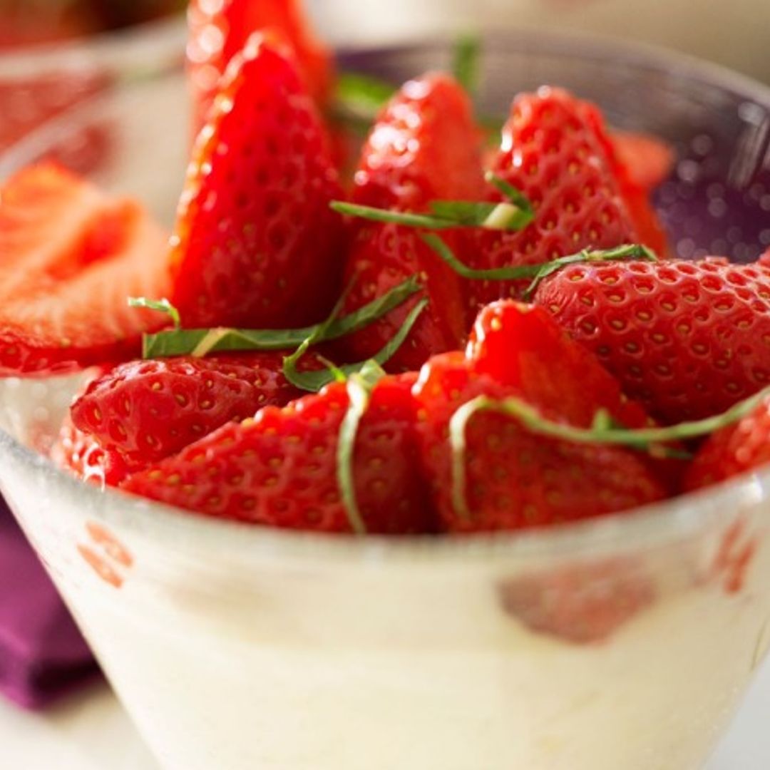 Copa de queso fresco con fresas