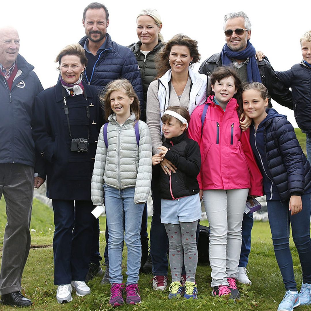La relación de Ari Behn con la Familia Real noruega a través de sus obras