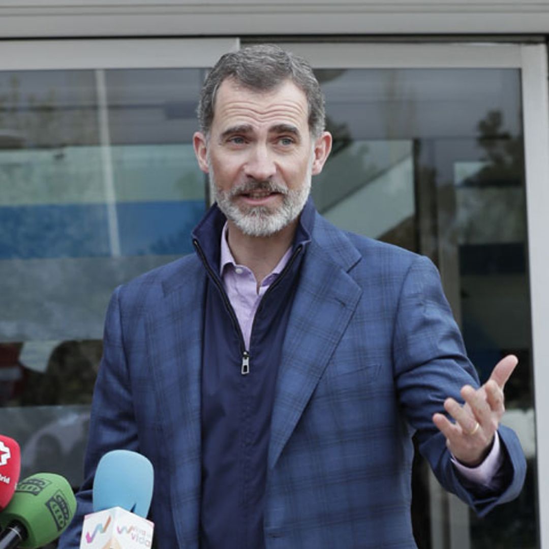 El rey Felipe, sobre don Juan Carlos: 'Está bien, creo que esta tarde ya podrá andar'