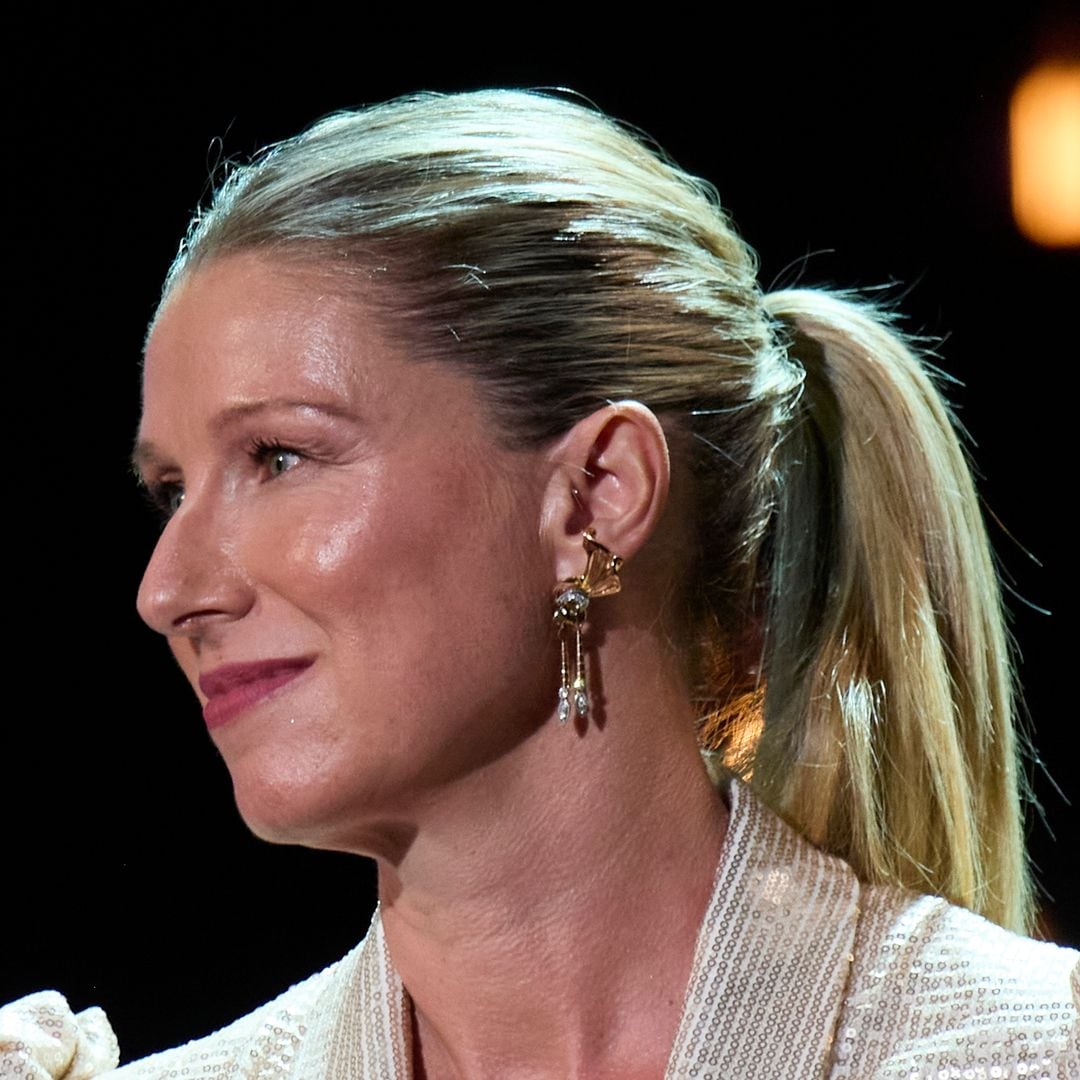 Anne Igartiburu emociona con una imagen de su infancia: "Nunca olvidaré la niña que fui para honrar la mujer que soy"