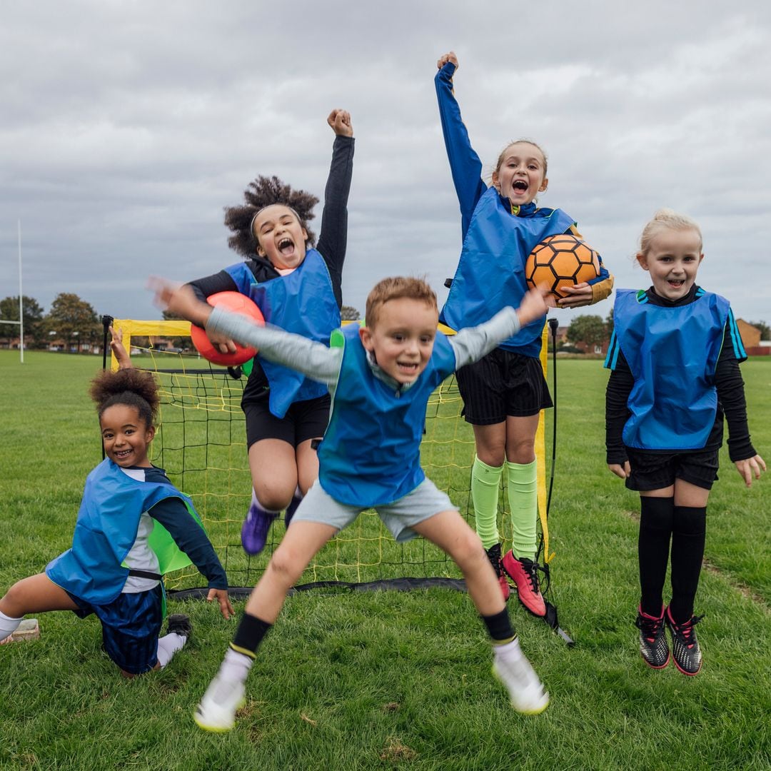 Las 7 botas de fútbol para niños por menos de 30€ que tienes que fichar este curso