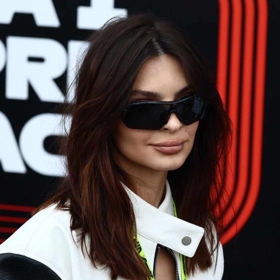 Emily Ratajkowski sorprende con el mejor ‘look’ para los amantes de la Fórmula 1
